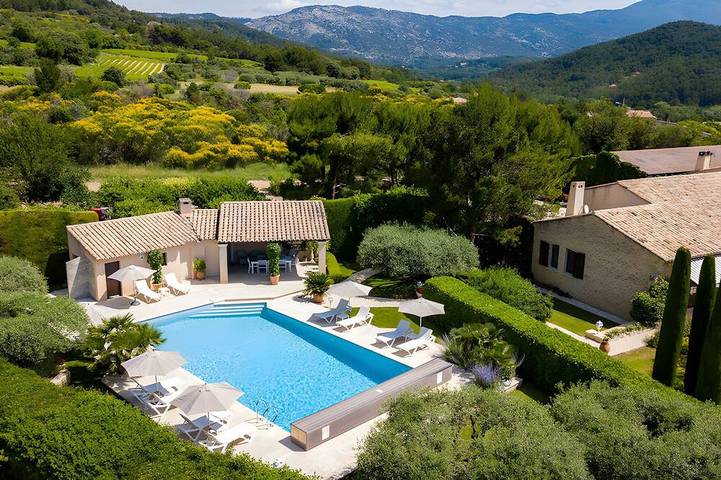 Gîte pour 4 personnes, avec piscine et jardin