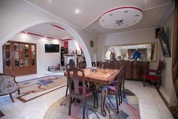 Location de vacances pour 9 personnes, avec vue et jardin à Brașov