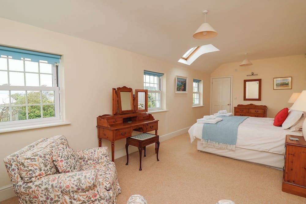 Pen Y Graig, luxury holiday cottage, with open fire in Aberporth in Aberporth, Cardigan Bay