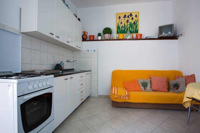 Ganze Wohnung, 1-Zimmer-Ferienwohnung mit Terrasse Poljana, Ugljan A-8523-e in Plaža Poljana, Poljana