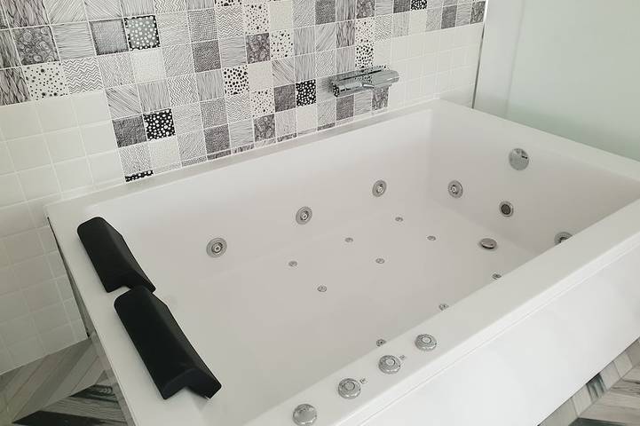 Ganze Wohnung, Apartamento Aogedor con Jacuzzi Para Disfrutar con tu Pareja in Carboneras de Guadazaón, Cuenca Provinz