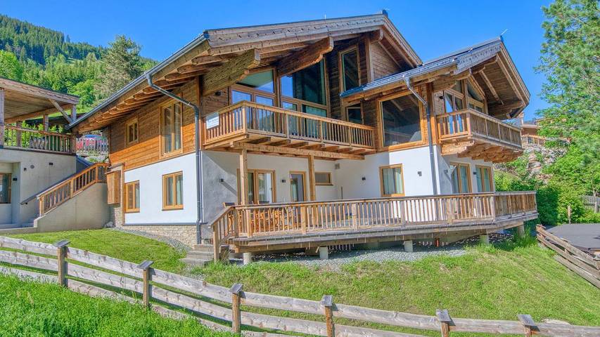Chalet voor 12 personen, with whirlpool and sauna as well as tuin in Zell am See