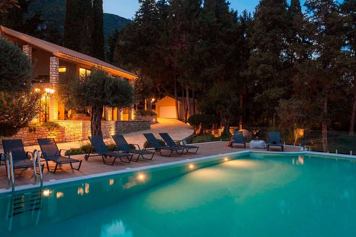 Location de vacances pour 14 personnes, avec Vue sur l’océan ainsi que Balcon et Jardin dans Benitses - 3