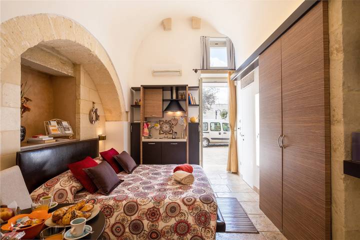 Hel studio-lejlighed, Holiday Apartment "Monolocale Delux Alithia" with A/C & Wi-Fi in Muro Leccese, Lecce-provinsen