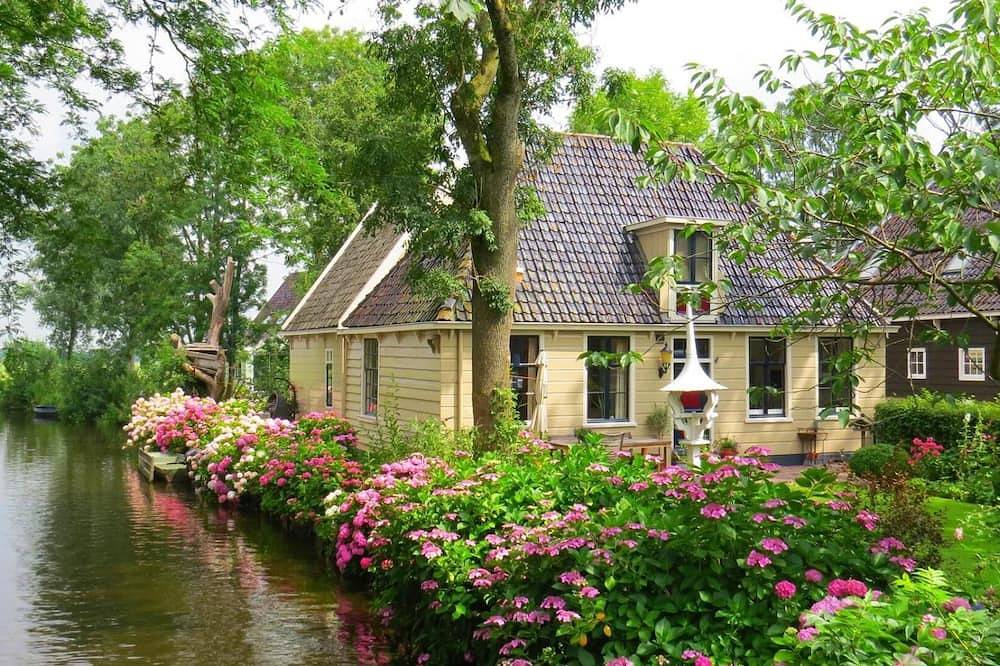 House, with great views over water and farmland, 10 min to Amsterdam in Gouwzee