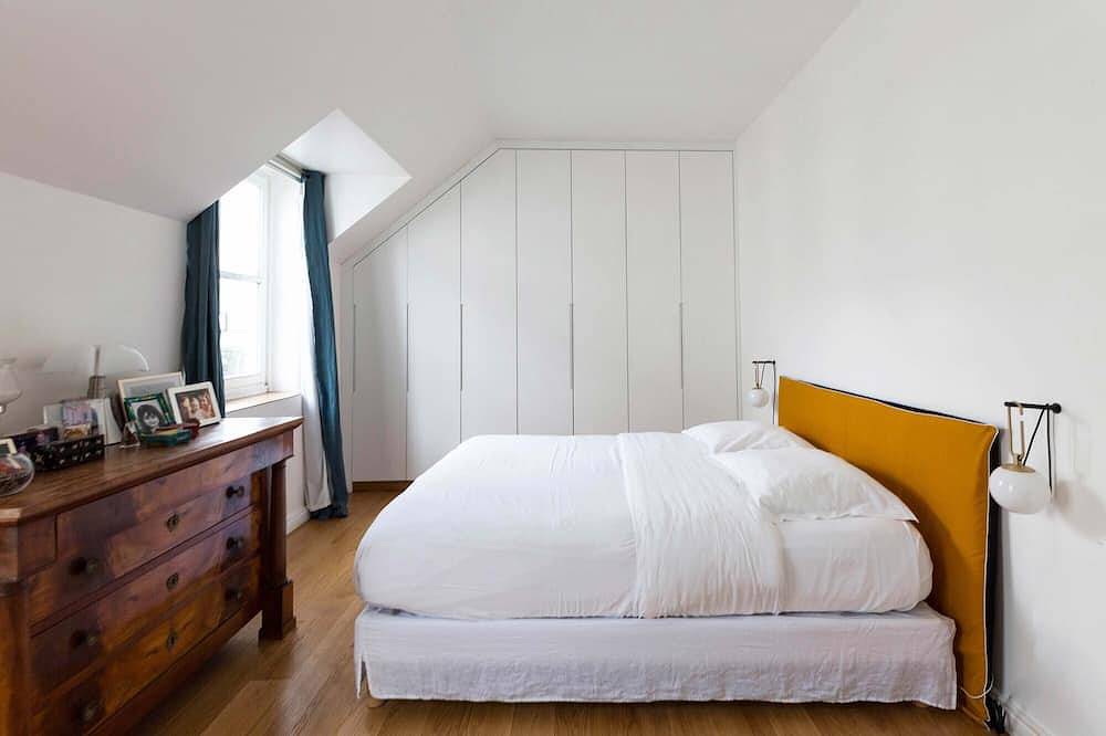 Apartamento entero, Impresionante dúplex de 3 dormitorios en Boulogne Billancourt, con terraza en la azotea, por Veeve in Boulogne-Billancourt, Altos del Sena