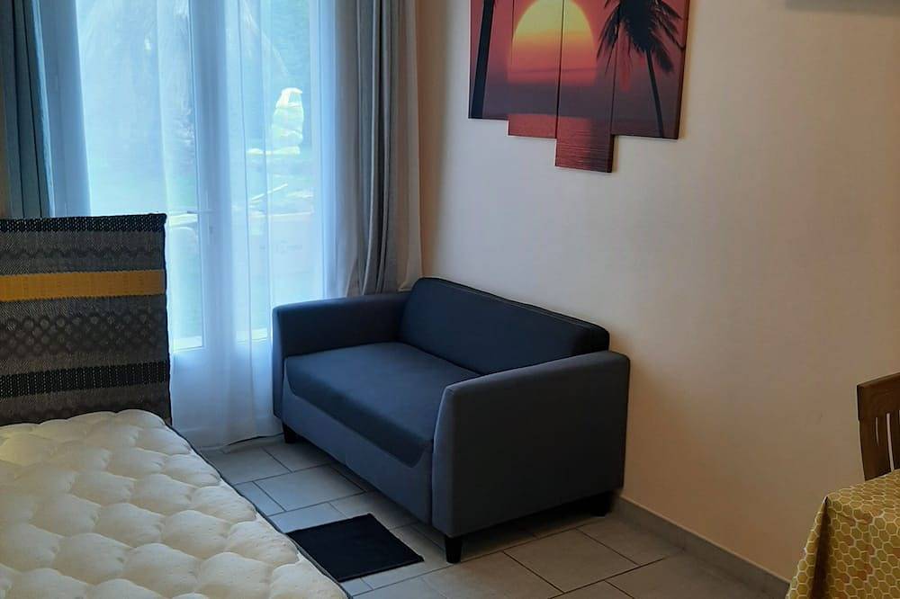 Appartement entier, Studio avec piscine in Bergerac, Périgord Pourpre