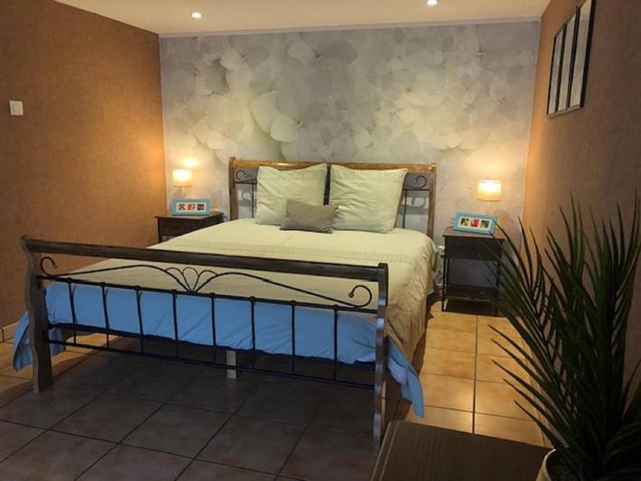 Chambre d’hôte pour 2 personnes, avec piscine et vue ainsi que jardin et terrasse à Surin (Thaïlande) - 3