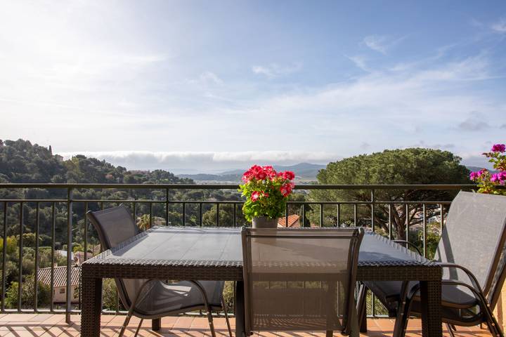 Ferienwohnung für 4 Personen, mit Garten und Balkon in der Provence