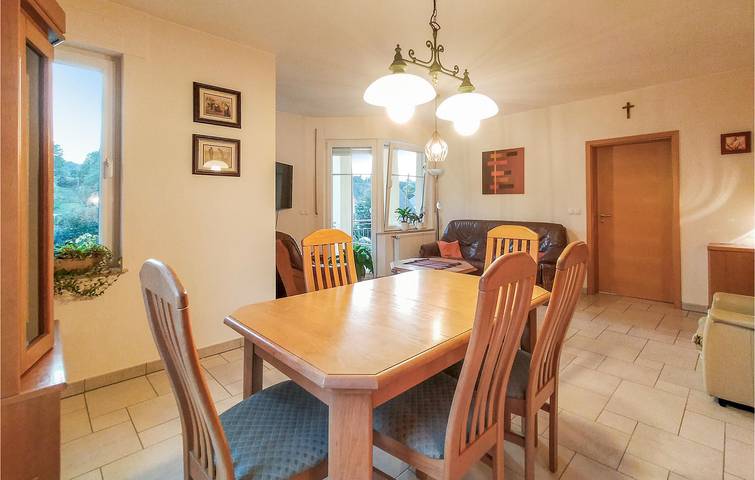 Ganze Ferienwohnung, Ferienwohnung für 5 Personen mit Terrasse in Luxemburg