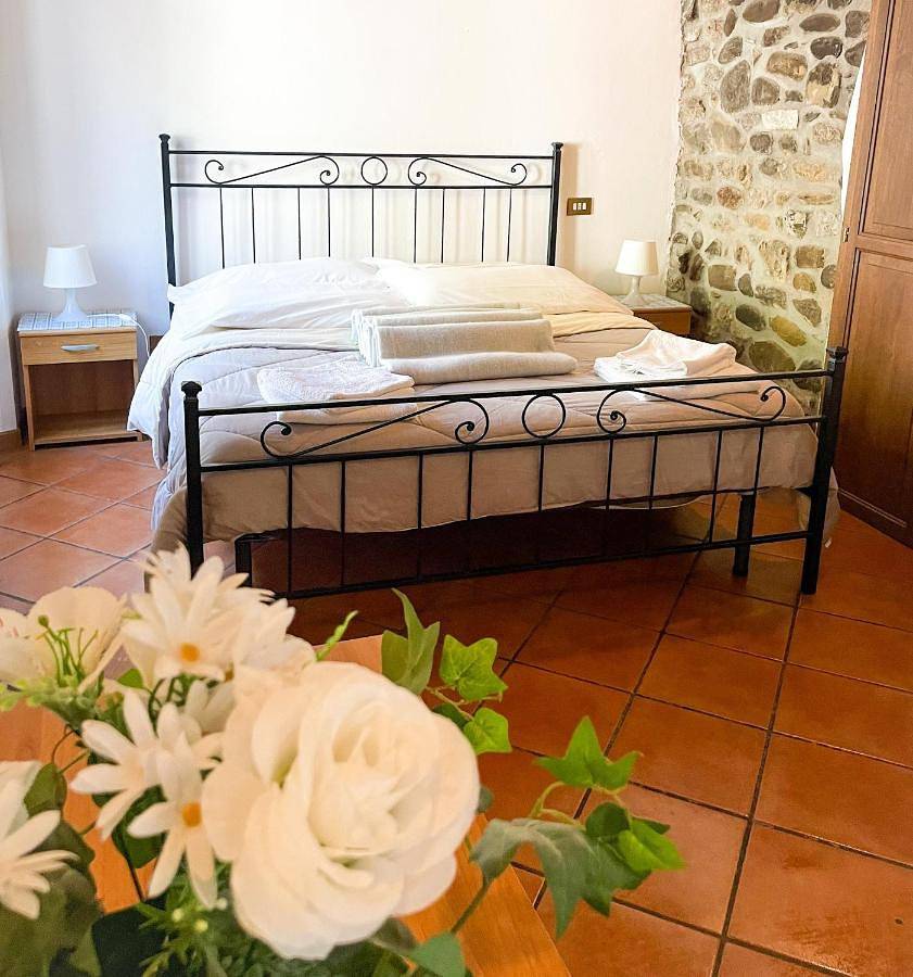 Double Room with Private Bathroom in Gallicano, Garfagnana