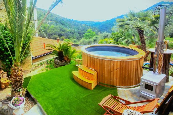 Ferienhaus für 12 Personen, mit Balkon und Whirlpool sowie Garten