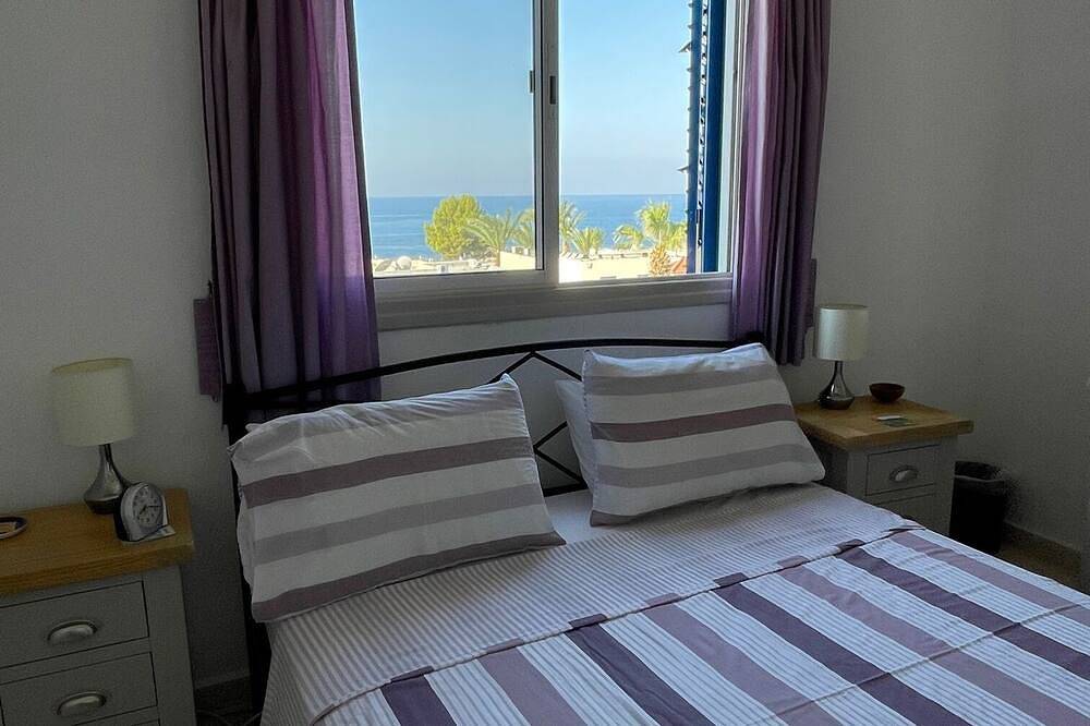 Perfekt gelegen Stadthaus im Herzen von Coral Bay, Pool und Meerblick in Peyia, Südzypern