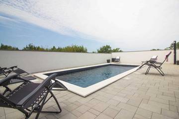 Villa für 6 Personen, mit Terrasse und Pool, mit Haustier in Zadar