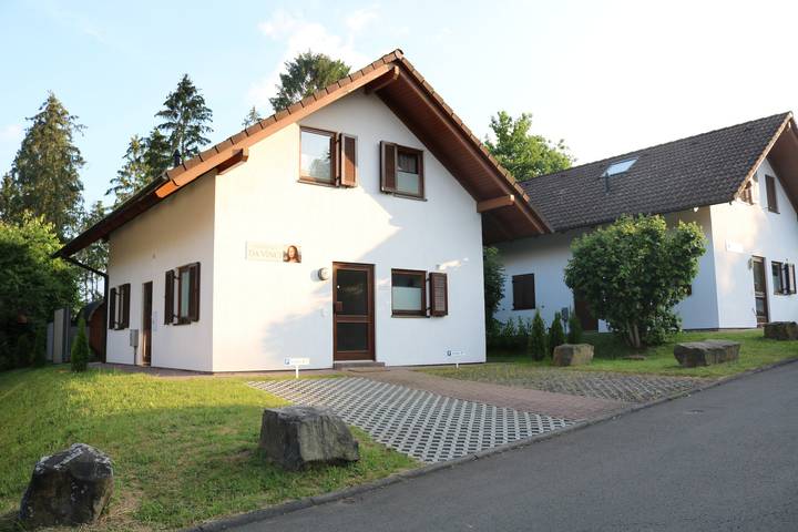Ferienhaus für 6 Personen, mit Balkon und Whirlpool sowie Garten und Sauna