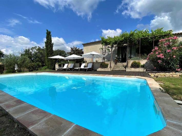 Gîte pour 4 personnes, avec Terrasse ainsi que Jardin et Piscine à Argeliers