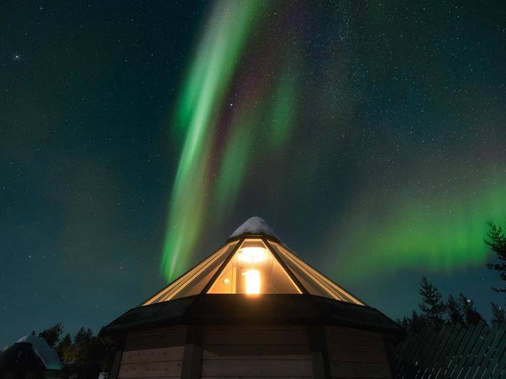 Station pour 2 personnes, avec jardin ainsi que jacuzzi et piscine dans Kittilä