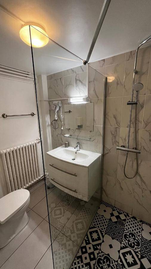 Hôtel pour 2 personnes, avec vue et jardin, animaux acceptés à Enghien-les-Bains - 2
