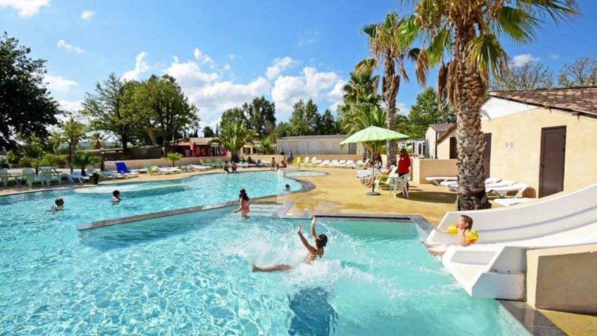 Camping für 4 Personen, mit Kinderpool und Pool sowie Terrasse in Grimaud
