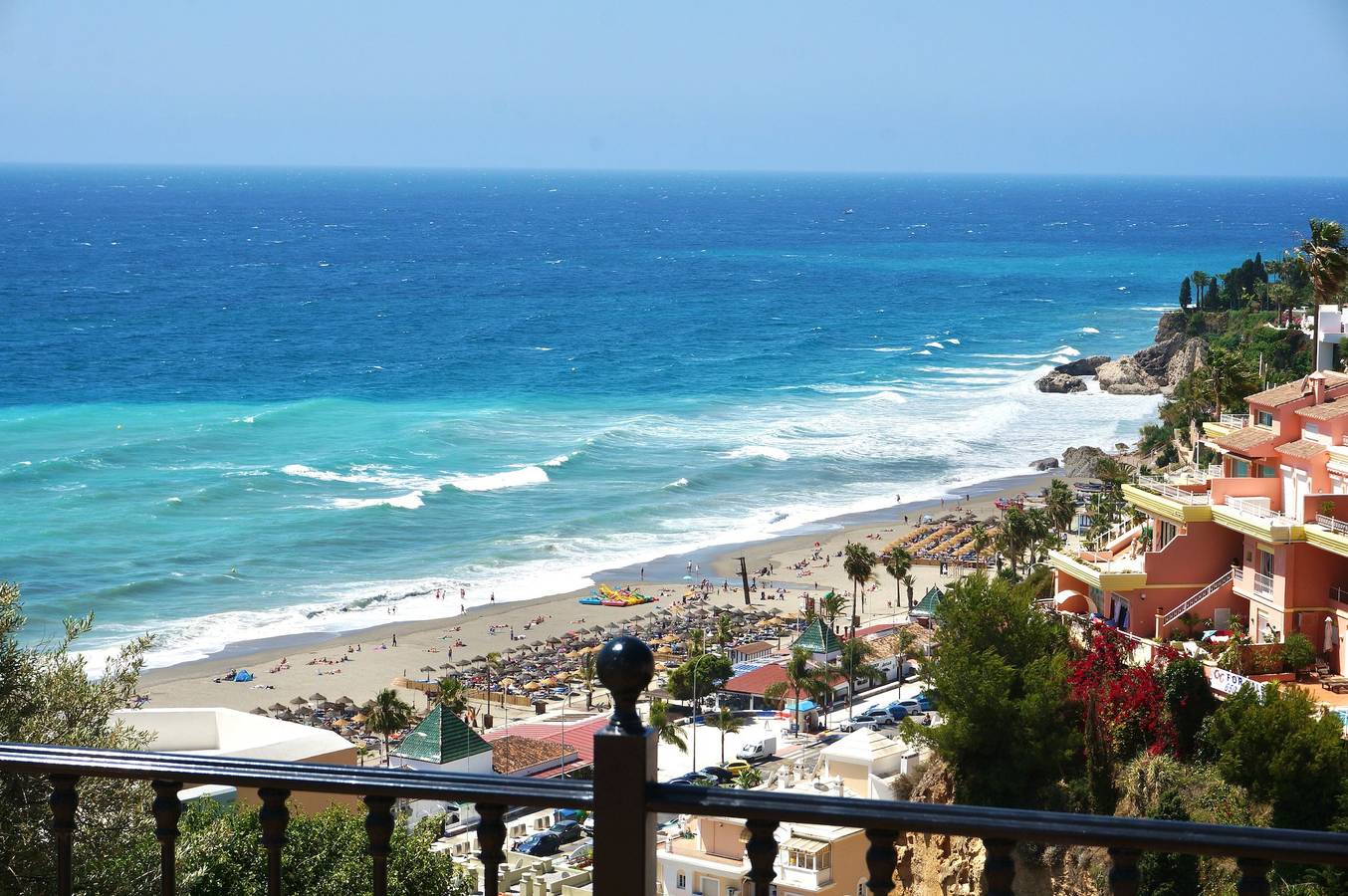 Villa for 8 Guests in Playa de Burriana, Nerja