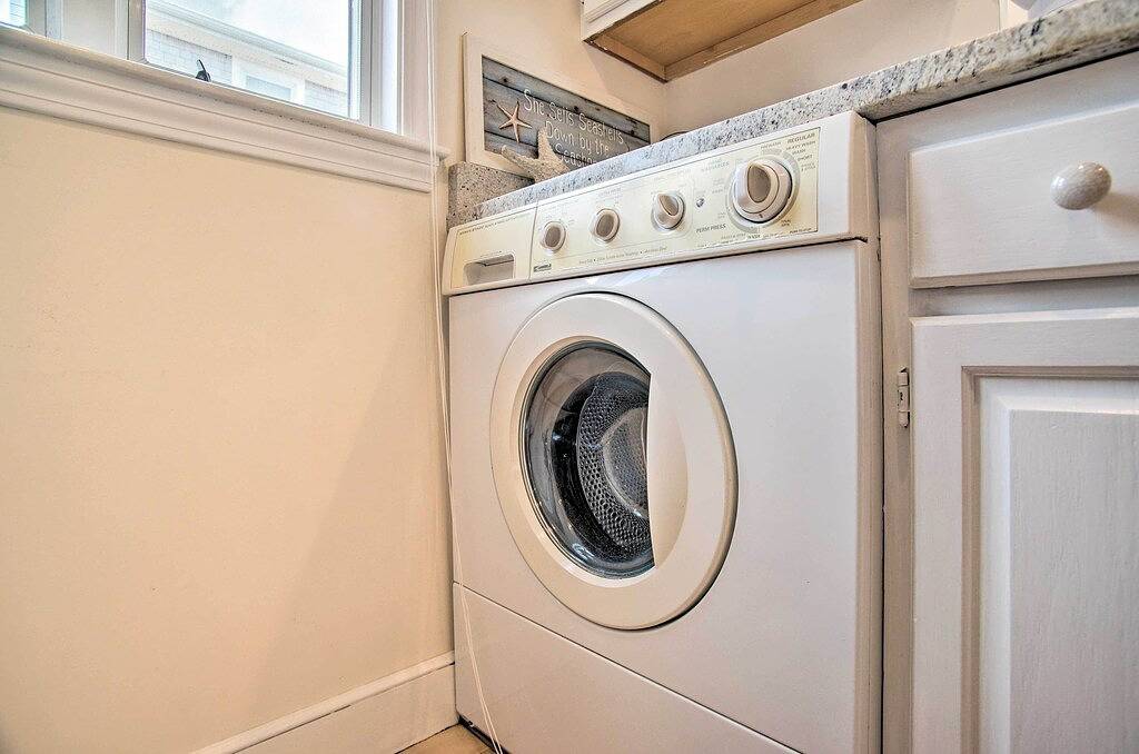 2 Decks + Beach Access: Oceanfront Getaway! in Marshfield, Massachusetts