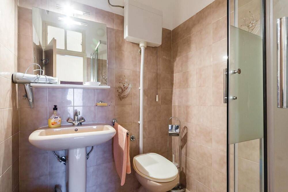 Appartement entier, Appartement confortable à Banjole avec Wi-Fi in Lijom, Banjole