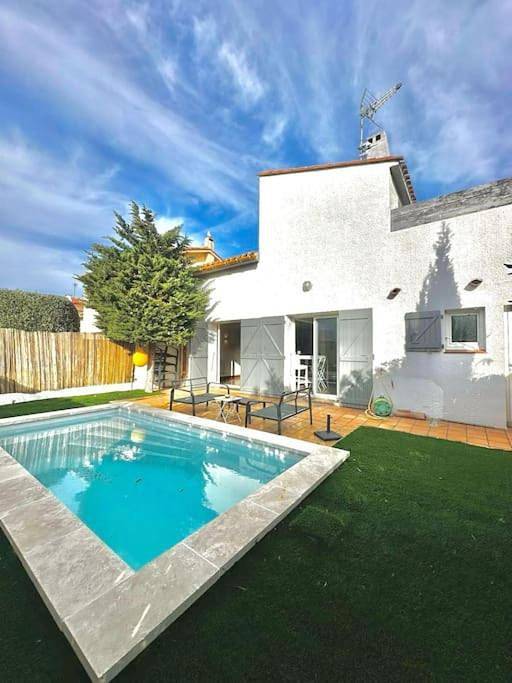 Villa pour 7 personnes, avec piscine ainsi que jardin et balcon à Canet-en-Roussillon