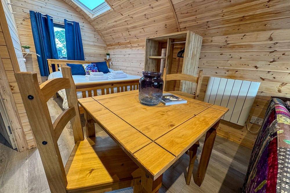 Luxury Glamping Pod over Fishing Lake in Boston (Lincolnshire), Lincolnshire
