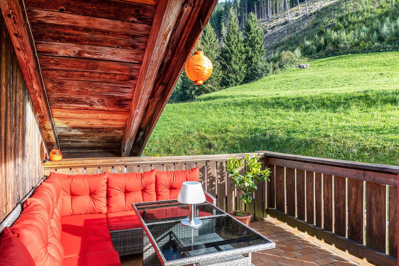 Zimmer '14' mit Bergblick, privater Terrasse und Wlan in Hainzenberg, Zillertaler Alpen