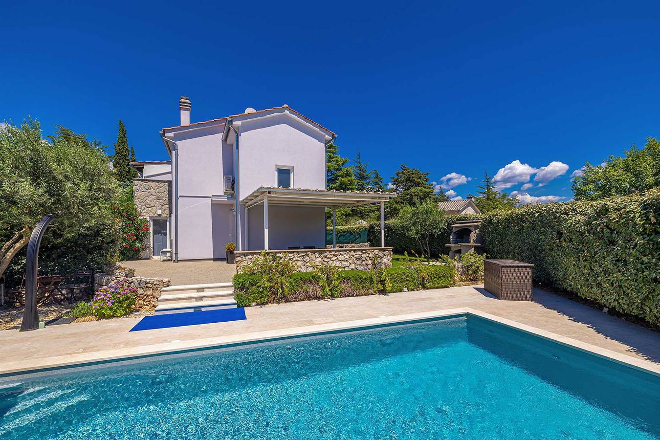 Ganze Wohnung, Ferienhaus Cirik mit beheiztem Pool in Kras, Krk