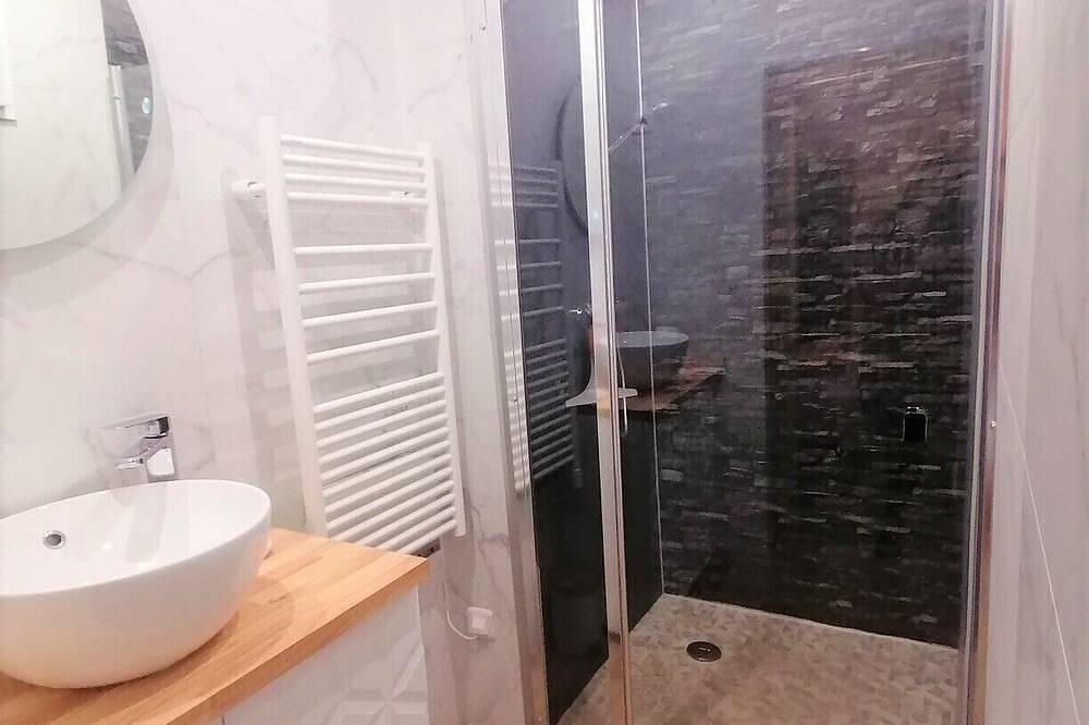Comfortable country house (linen / internet / air conditioning) 5 minutes from the A20 motorway in Donzenac, Région de Brive-la-Gaillarde