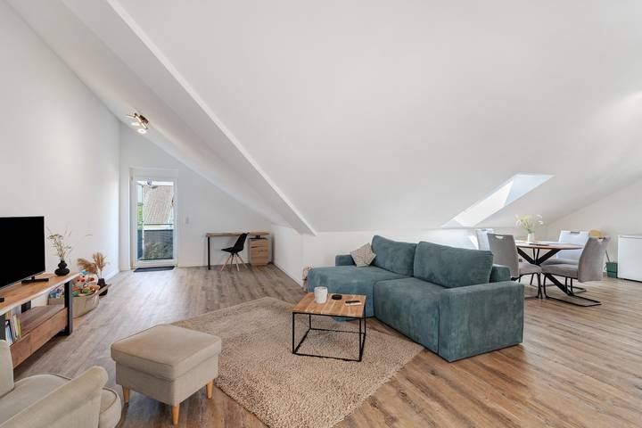 Apartamento entero, Apartamento 'Neubau Ferienwohnung Kleine Auszeit' con vistas a la montaña, balcón y Wi-Fi in Sinzheim, Northern Black Forest