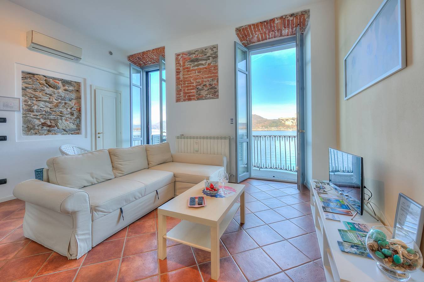 Apartamento entero, La Dolce Vita Pied dans L' Eau in Arona (Lago Maggiore), Municipio de Arona