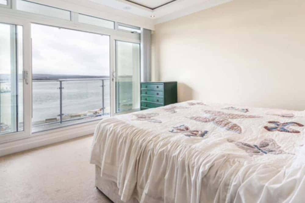 Ganze Wohnung, Sandbanks waterfront flat with panoramic views over Poole Harbour in Sandbanks, Poole Harbour