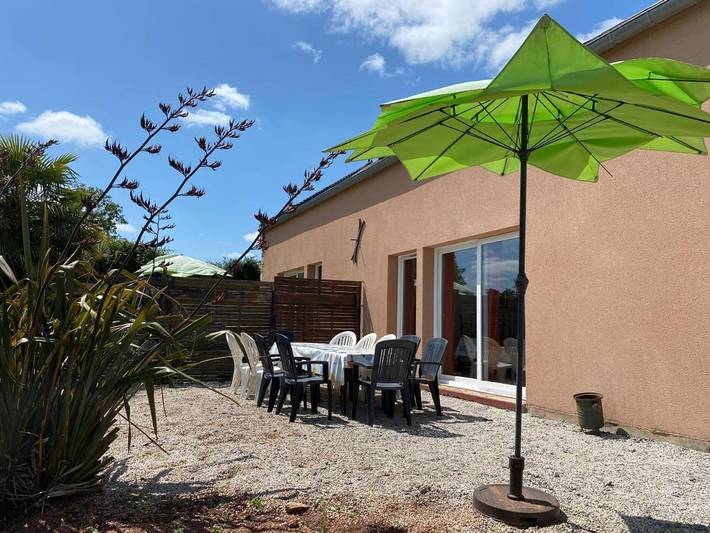 Chambre d’hôte pour 15 personnes, avec Terrasse ainsi que Jardin et Vue dans Carentan les Marais