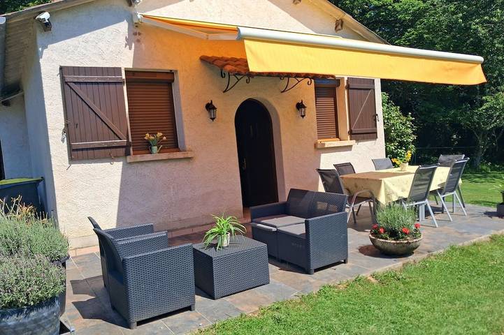 Location de vacances pour 5 personnes, avec jardin à Saint-Pardoux-l'Ortigier