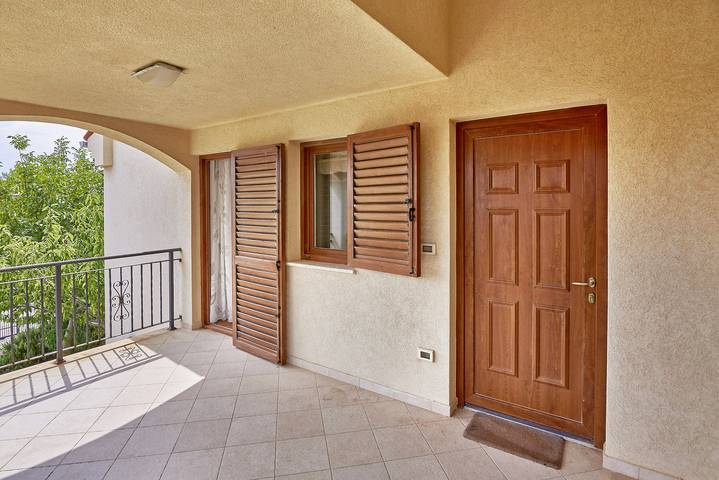 Ferienhaus für 12 Personen, mit Balkon/Terrasse und Meerblick sowie Garten und Pool in Pula-Medulin - 2