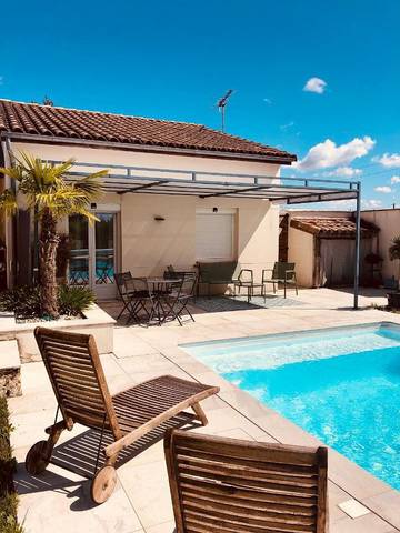 Gîte pour 4 personnes, avec terrasse et vue, animaux acceptés à Castelnau-d'Estrétefonds