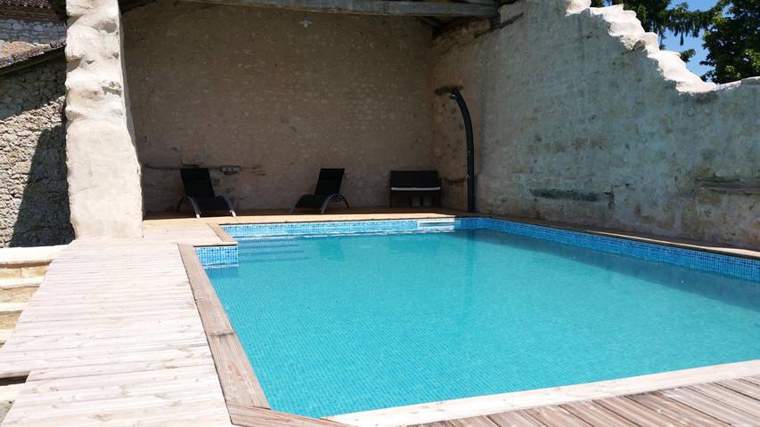 Gîte pour 2 personnes, avec terrasse ainsi que jardin et piscine à Cahuzac-sur-Vère - 2