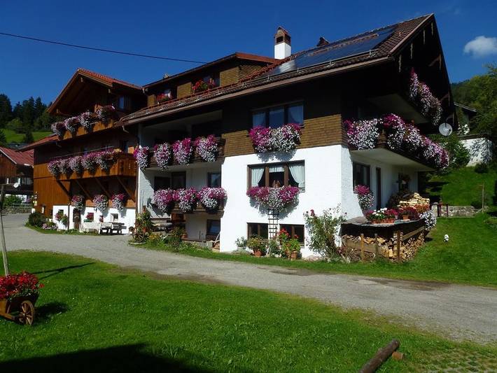 Ferienwohnung für 4 Personen, mit Balkon und Garten in Vorderhindelang