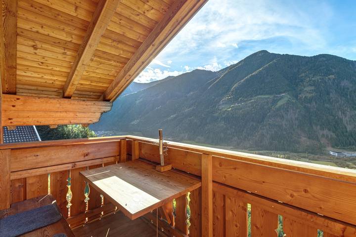 Ganze Wohnung, Apartment 'Alpenblau' mit Bergblick, Balkon und WLAN in Sand in Taufers, Kronplatz