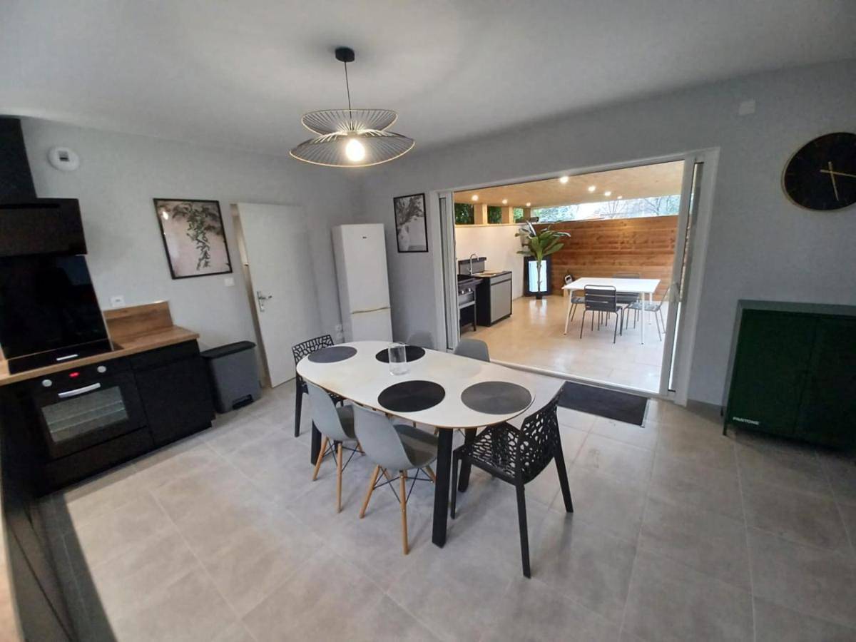 Two-Bedroom House in Caussade, Quercy