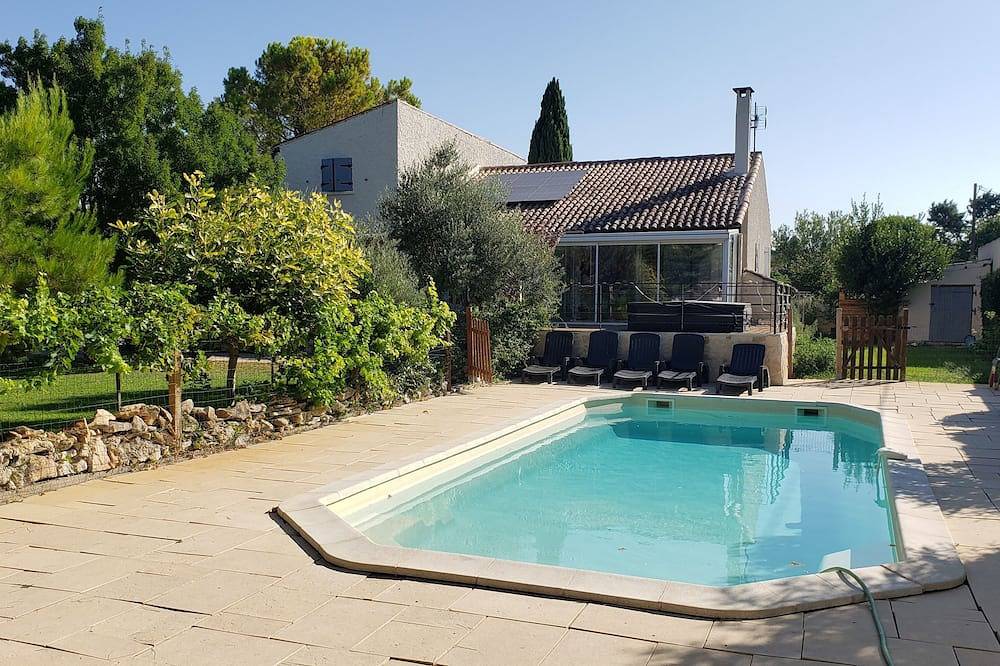 Maison climatisée pour 10 personnes avec piscine  à 10 mn d'Avignon in Entraigues-sur-la-Sorgue, Vaucluse
