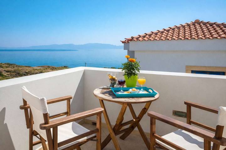 Gîte pour 2 personnes, avec piscine et balcon/terrasse dans Cythère - 2