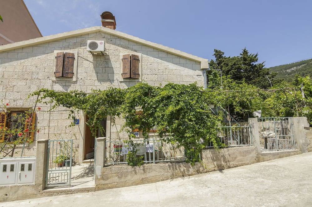Hel leilighet, Ettroms leilighet med terrasse Komiza, Vis in Komiza, Split-Dalmatia
