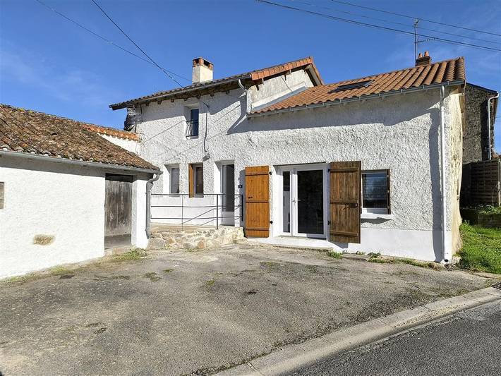 Gîte pour 6 personnes, avec terrasse à Dinsac