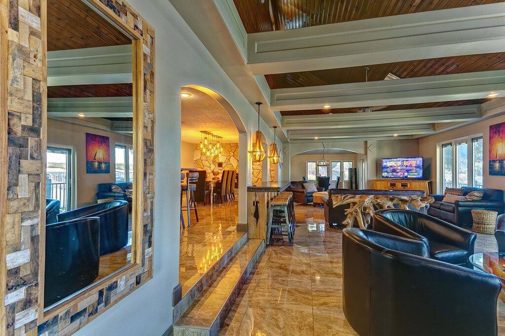 Vacation House for 18 Guests in Ozark Mountains, Lake of the Ozarks