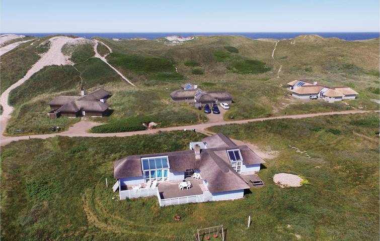 Ferienhaus für 12 Personen, mit Terrasse und Whirlpool sowie Pool und Sauna in Haurvig