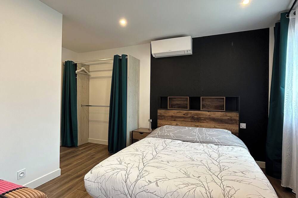 4-room duplex apartment - jacuzzi & terrace in La Trinité, Nizza Region