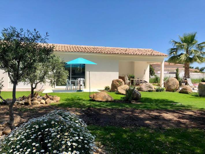 Location de vacances pour 4 personnes, avec jardin ainsi que terrasse et piscine à Prunelli-di-Fiumorbo - 4